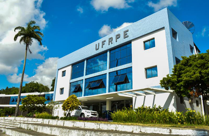 Foto da fachada da UFRPE/campus Dois Irmãos