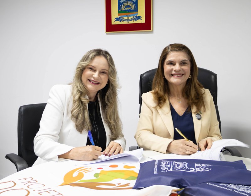 Assinatura de acordo entre UFRPE e UFPI